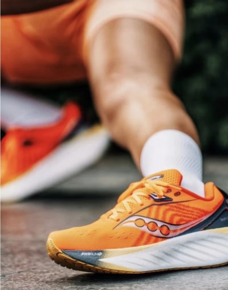 کتونی ساکونی تریمپ۲۲/ Saucony Triumph 22/سایز ۳۶ تا ۴۵. فروش بصورت عمده و تک .تضمین کیفیت کالا