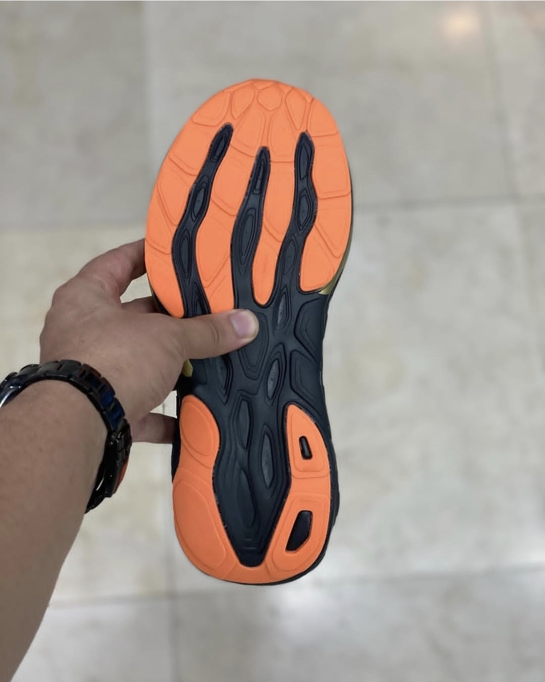 کتونی نیوبالانس 880 رانینگ/Newbalance 880/ساخت ویتنام وارداتی/سایز ۴۰ تا ۴۵ . فروش عمده و تک