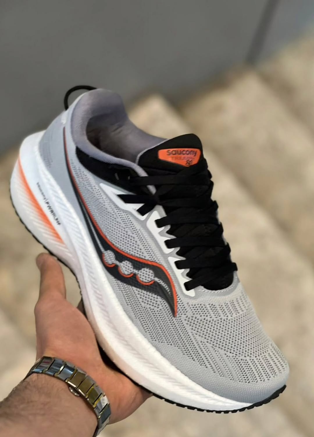 کتونی ساکونی تریمپ ۲۱/Saucony Triumph 21/ساخت ویتنام /سایز ۴۰تا ۴۵/فروش بصورت عمده و تک