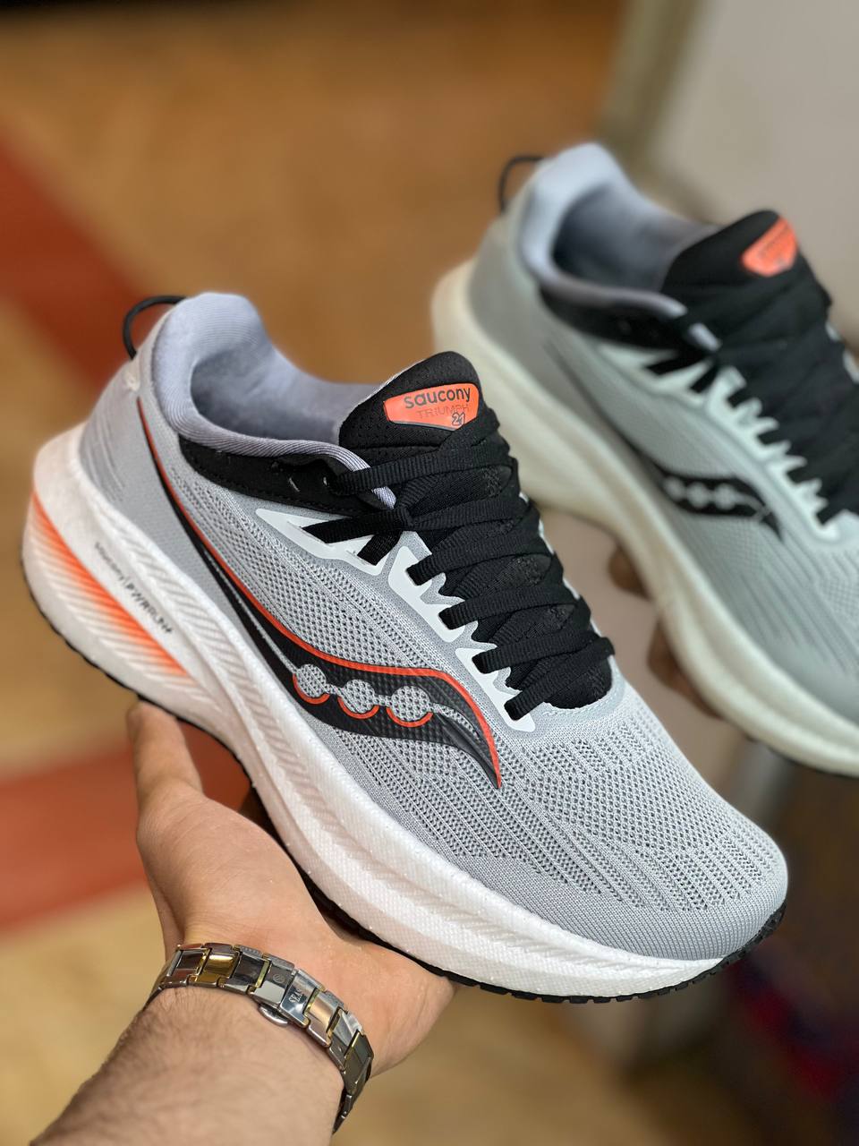 کتونی ساکونی تریمپ ۲۱/Saucony Triumph 21/ساخت ویتنام /سایز ۴۰تا ۴۵/فروش بصورت عمده و تک