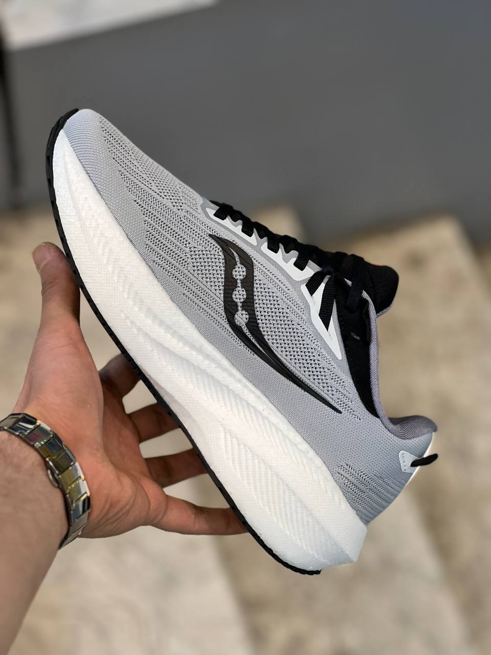 کتونی ساکونی تریمپ ۲۱/Saucony Triumph 21/ساخت ویتنام /سایز ۴۰تا ۴۵/فروش بصورت عمده و تک