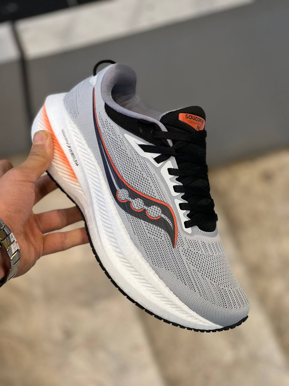 کتونی ساکونی تریمپ ۲۱/Saucony Triumph 21/ساخت ویتنام /سایز ۴۰تا ۴۵/فروش بصورت عمده و تک