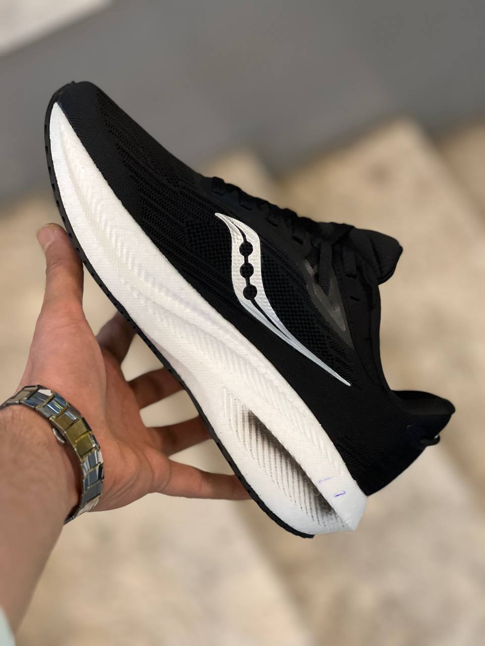 کتونی ساکونی تریمپ ۲۱/Saucony Triumph 21/ساخت ویتنام /سایز ۴۰تا۴۵/فروش بصورت عمده و تک.