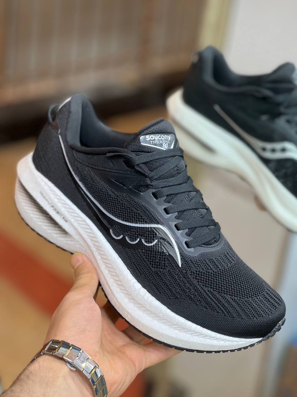 کتونی ساکونی تریمپ ۲۱/Saucony Triumph 21/ساخت ویتنام /سایز ۴۰تا۴۵/فروش بصورت عمده و تک.