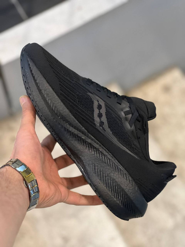 کتونی ساکونی تریمپ ۲۱/Saucony Triumph 21/ وارداتی ساخت ویتنام /سایز ۴۰الی ۴۵/فروش بصورت عمده و تک .