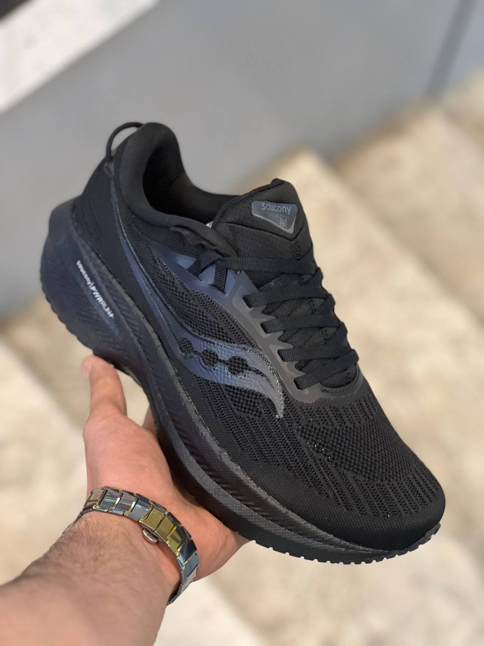 کتونی ساکونی تریمپ ۲۱/Saucony Triumph 21/ وارداتی ساخت ویتنام /سایز ۴۰الی ۴۵/فروش بصورت عمده و تک .