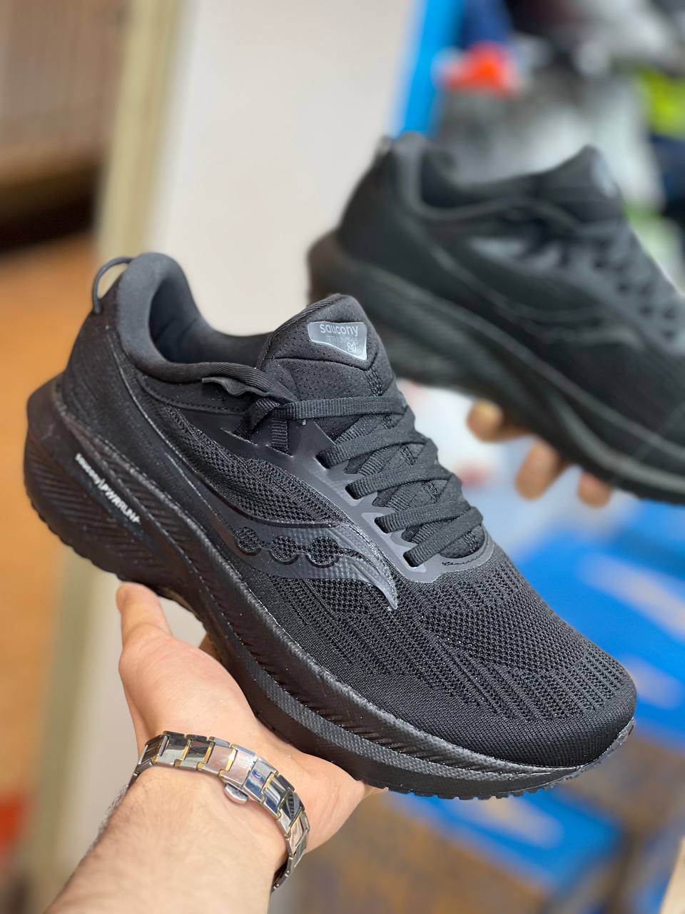 کتونی ساکونی تریمپ ۲۱/Saucony Triumph 21/ وارداتی ساخت ویتنام /سایز ۴۰الی ۴۵/فروش بصورت عمده و تک .