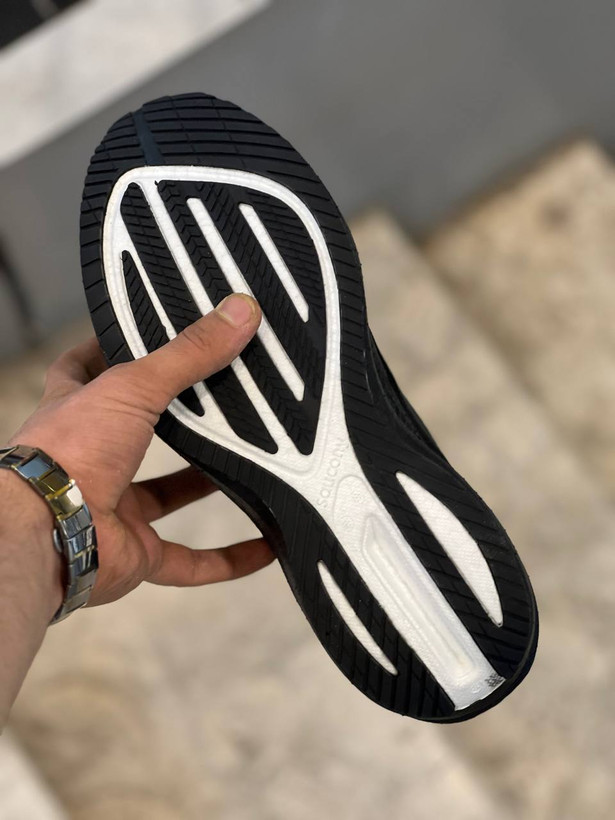 کتونی ساکونی تریمپ ۲۱/Saucony Triumph 21/ وارداتی ساخت ویتنام /سایز ۴۰الی ۴۵/فروش بصورت عمده و تک .
