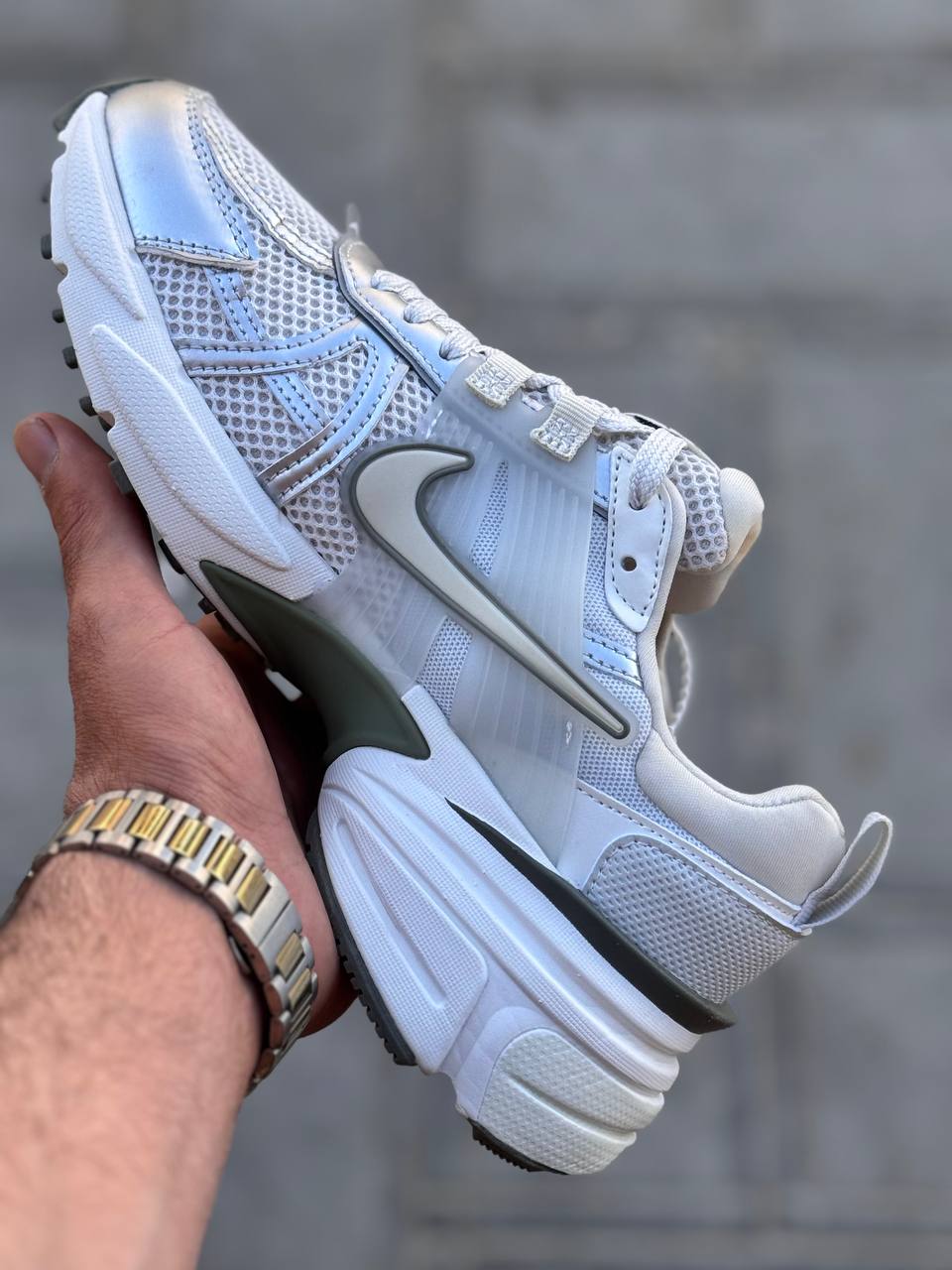 نایک وی تو کی/Nike V2k Run /ساخت ویتنام/سایز ۳۷ الی ۴۰/ فروش عمده و تک