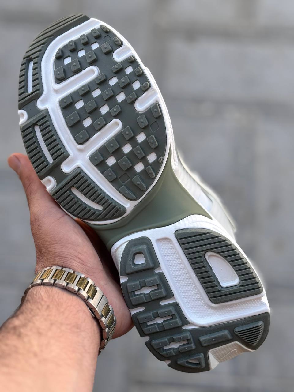 نایک وی تو کی/Nike V2k Run /ساخت ویتنام/سایز ۳۷ الی ۴۰/ فروش عمده و تک