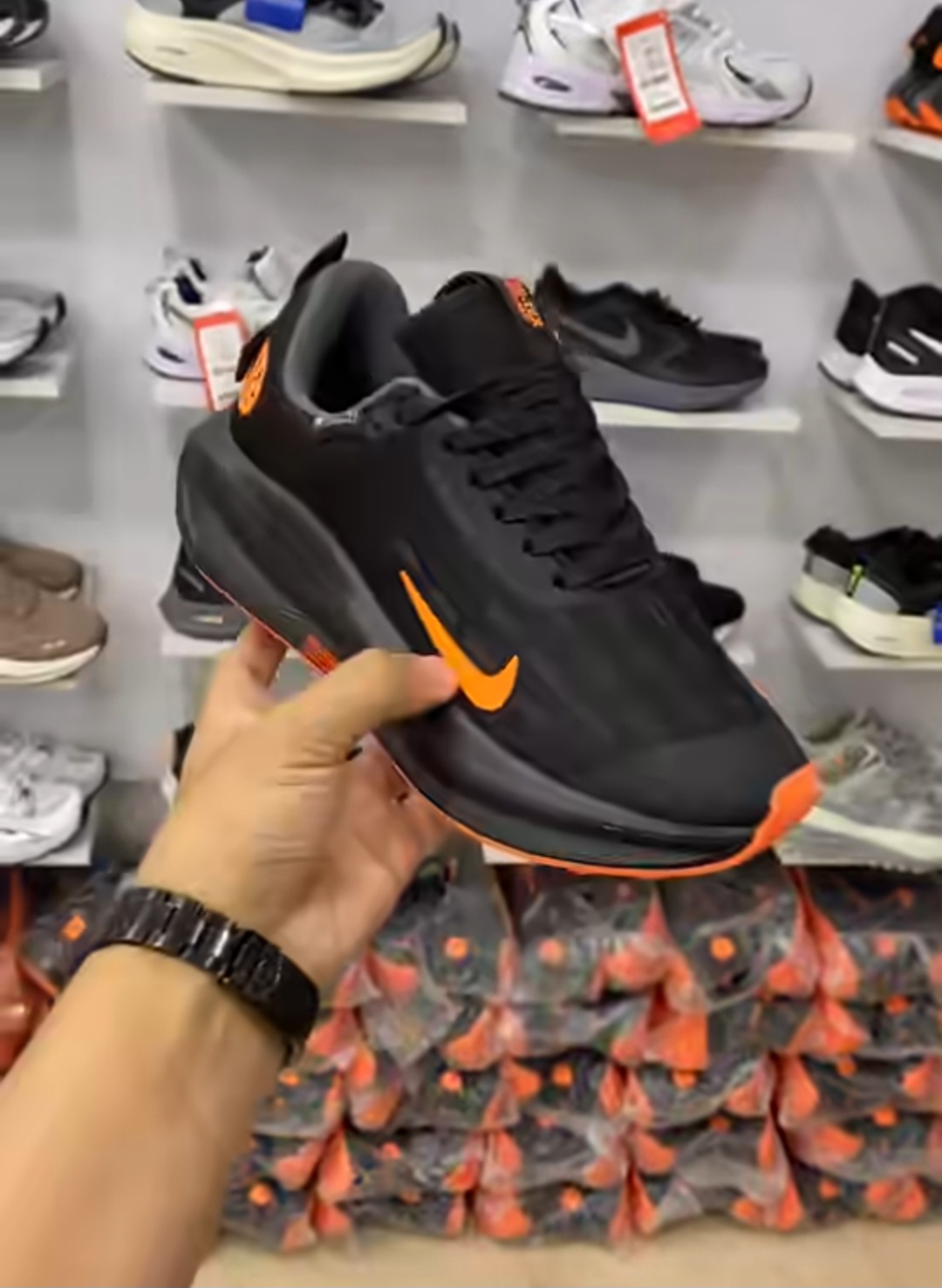 کفش نایک اینفینیتی گورتکس/ Nike React Infinity Run 4 Goretex Herenفروش بصورت عمده و تک سایز ۴۰ الی۴۵. تضم