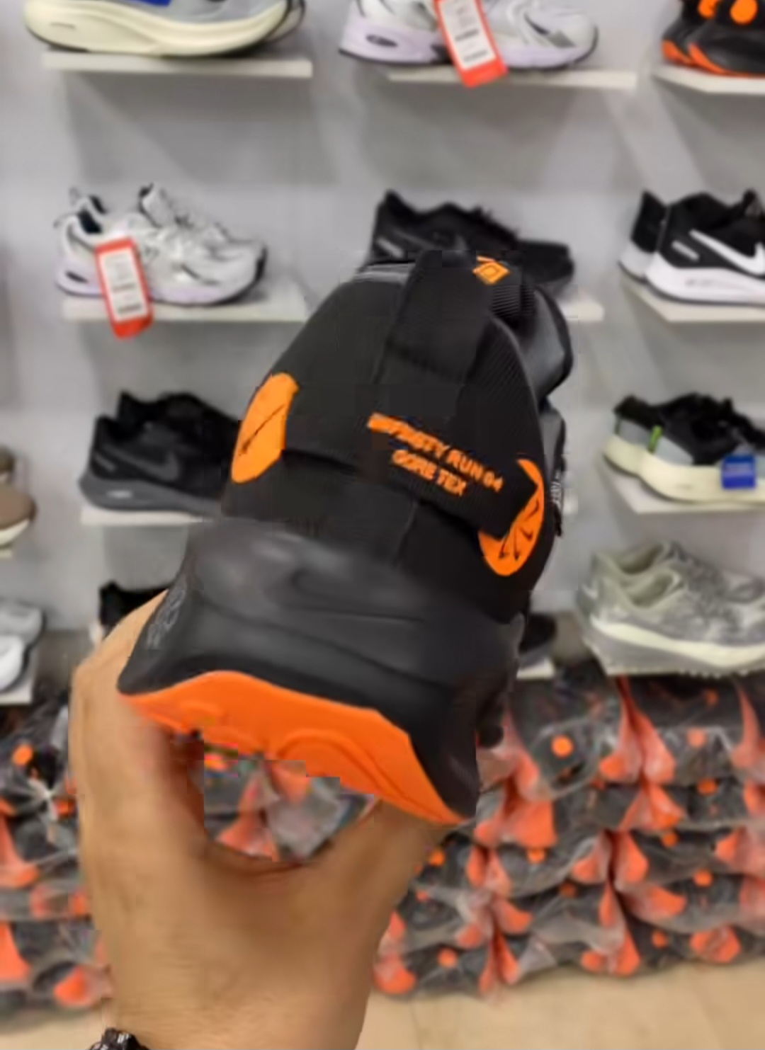 کفش نایک اینفینیتی گورتکس/ Nike React Infinity Run 4 Goretex Herenفروش بصورت عمده و تک سایز ۴۰ الی۴۵. تضم