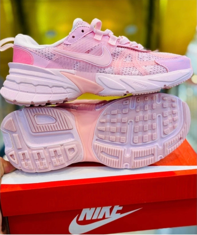 کفش نایک وی تو کی/Nike V2k Run /ساخت ویتنام/سایز ۳۶ الی ۴۰/ فروش عمده و تک