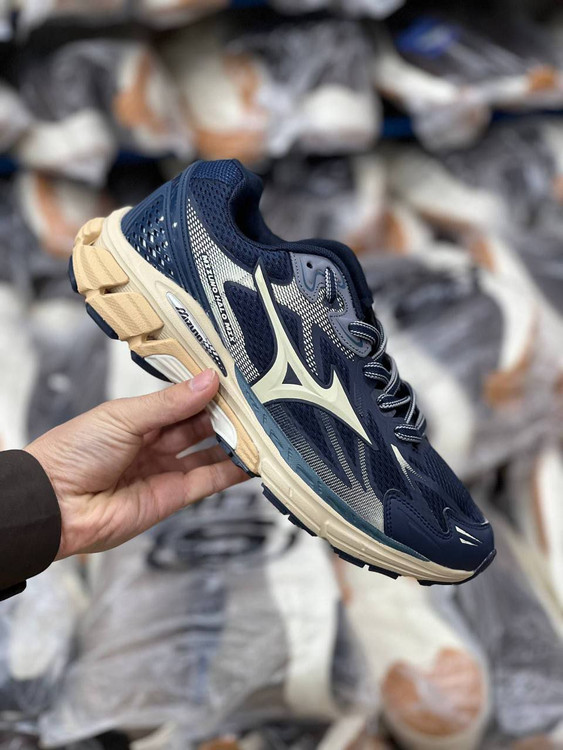 کتونی میزانو هالو میکس | Mizuno Halo Mix ساخت ویتنام. سایز ۴۰ الی ۴۵. فروش عمده و تک