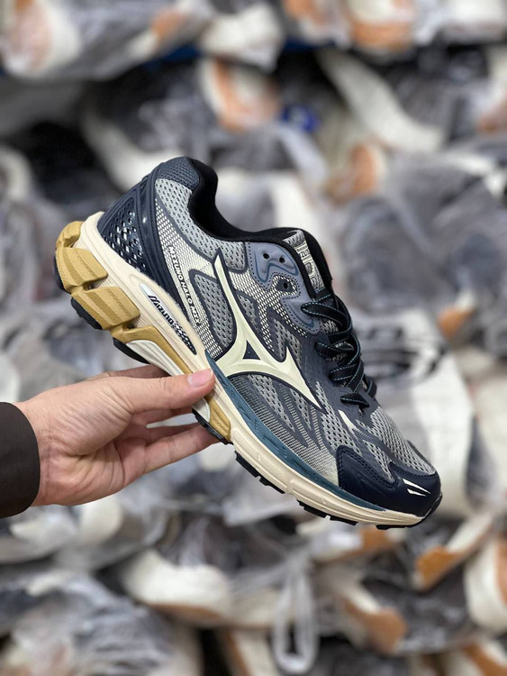 کتونی میزانو هالو میکس | Mizuno Halo Mix ساخت ویتنام. سایز ۴۰ الی ۴۵. فروش عمده و تک