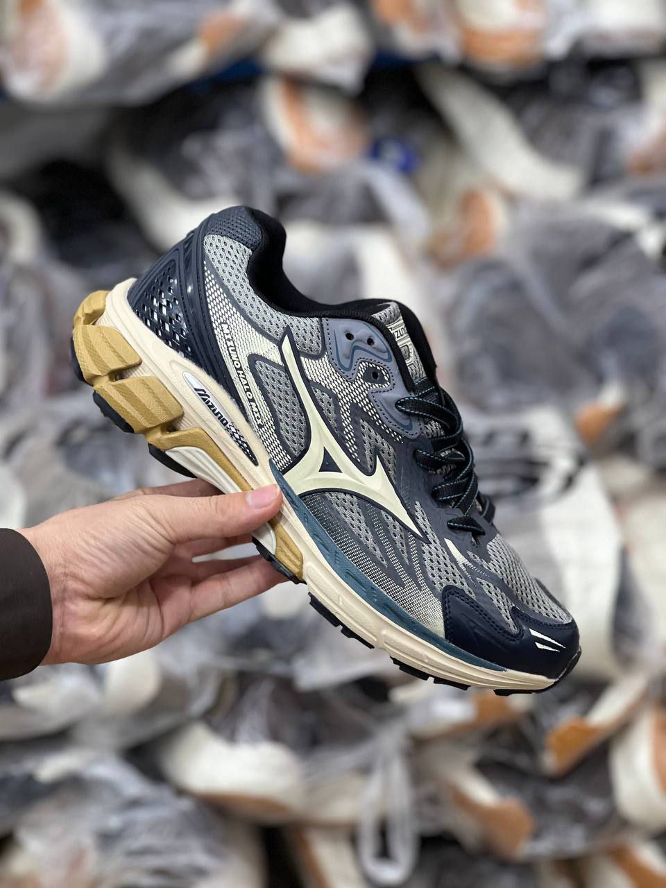 کتونی میزانو هالو میکس | Mizuno Halo Mix ساخت ویتنام. سایز ۴۰ الی ۴۵. فروش عمده و تک