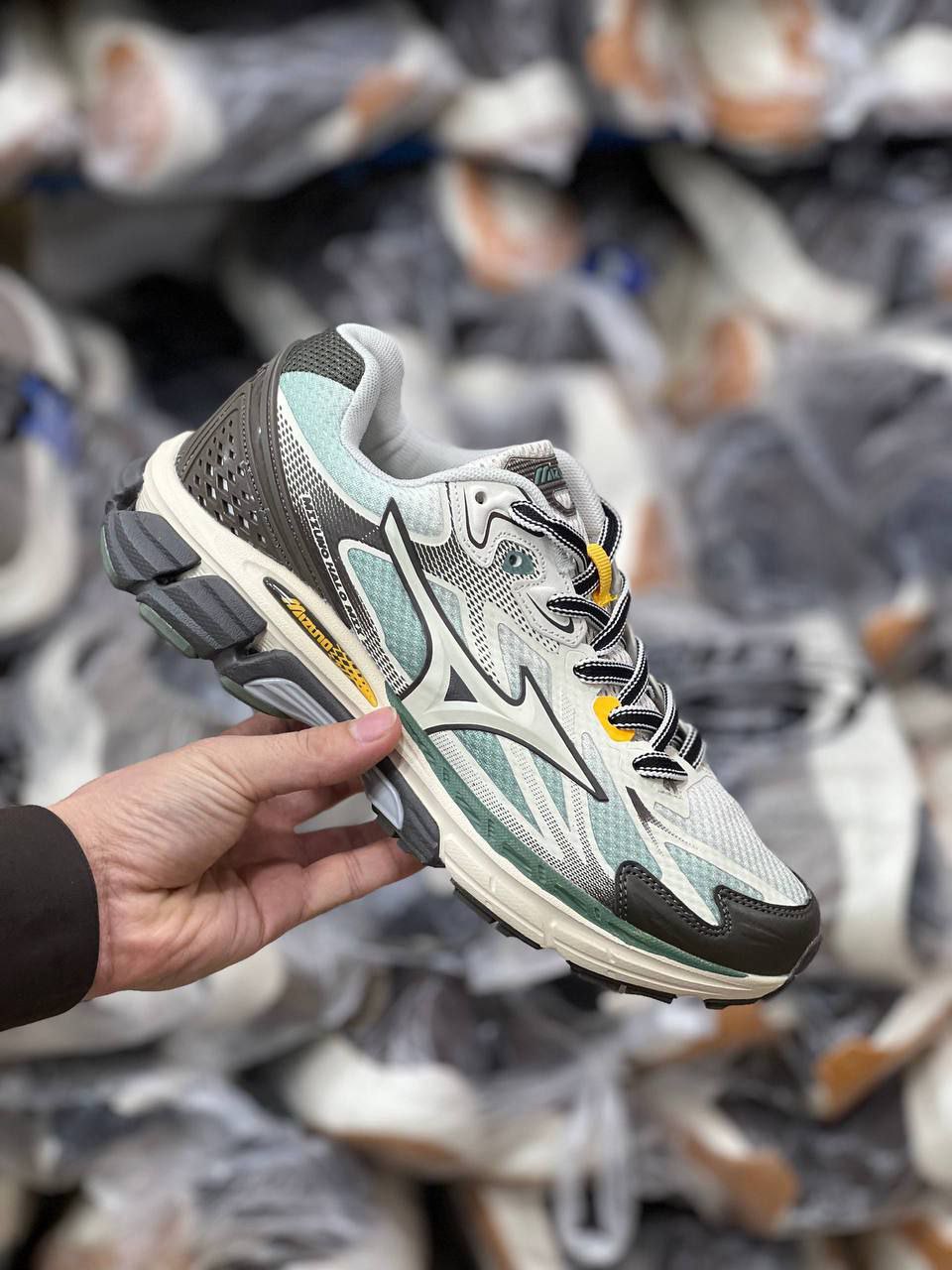 کتونی میزانو هالو میکس | Mizuno Halo Mix ساخت ویتنام. سایز ۴۰ الی ۴۵. فروش عمده و تک