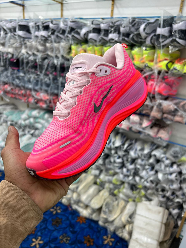 کفش نایک ایر زوم ومرو مسترکوالیتی /سایز 37 الی 40/ Nike Air Zoom Vomero Plus/ فروش عمده و تک