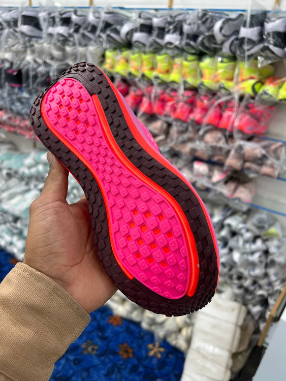 کتونی نایک ایر زوم ومروNike Air Zoom Vomero Plus