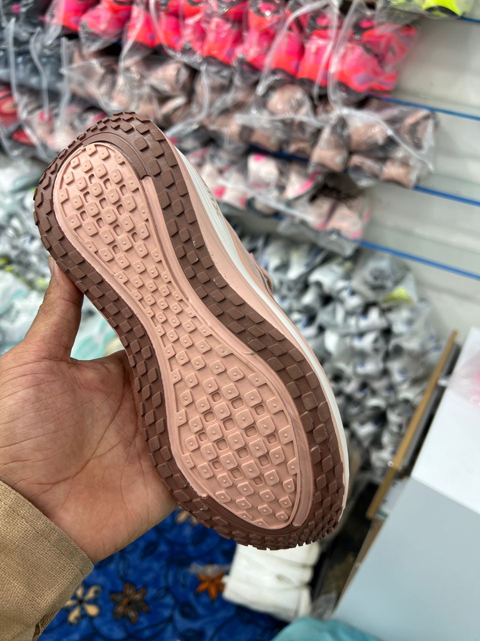 کتونی نایک ایر زوم ومروNike Air Zoom Vomero Plus