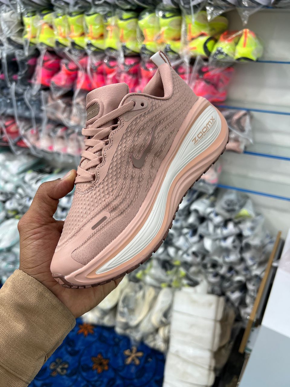 کتونی نایک ایر زوم ومرو /سایز 37 الی 40/ Nike Air Zoom Vomero Plus/ فروش عمده و تک