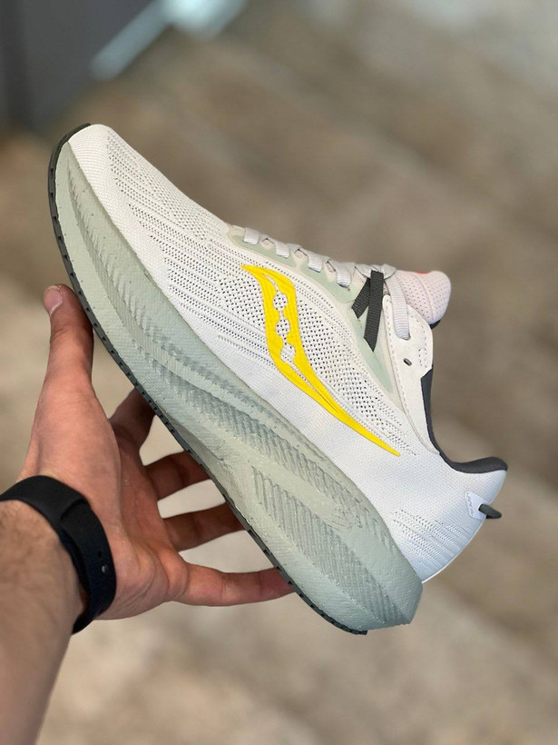 کتونی ساکونی تریمپ ۲۱/Saucony Triumph 21/ساخت ویتنام /سایز ۴۰تا۴۵/فروش بصورت عمده و تک.