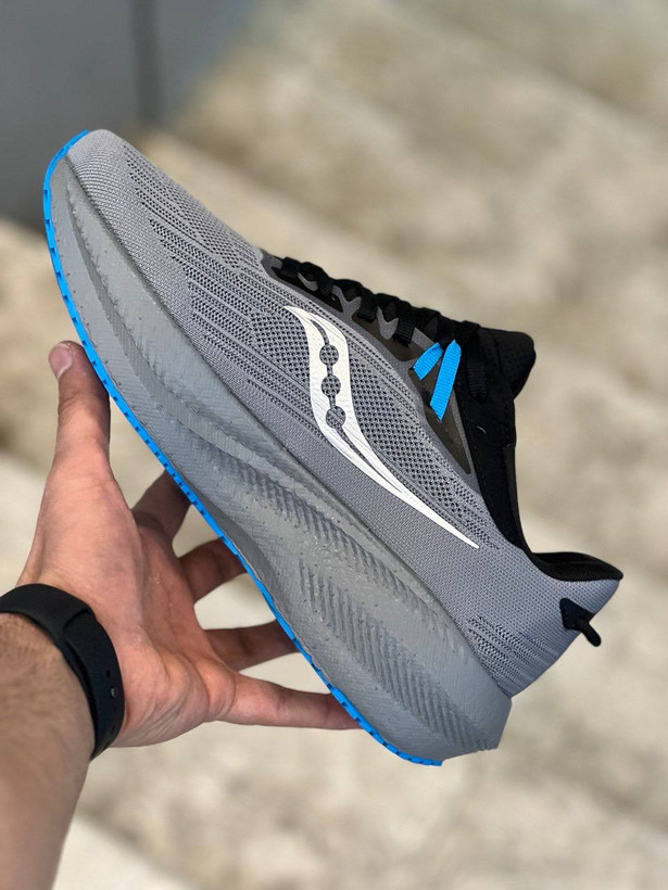 کتونی ساکونی تریمپ ۲۱/Saucony Triumph 21/ساخت ویتنام /سایز ۴۰تا۴۵/فروش بصورت عمده و تک.
