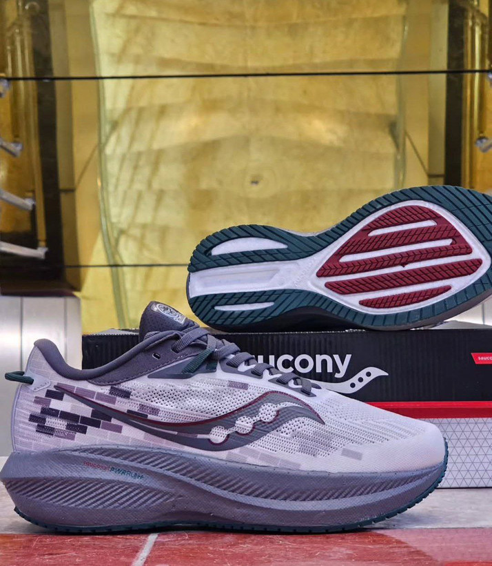 کتونی ساکونی تریمپ ۲۱/Saucony Triumph 21/ساخت ویتنام /سایز ۴۰تا۴۵/فروش بصورت عمده و تک.