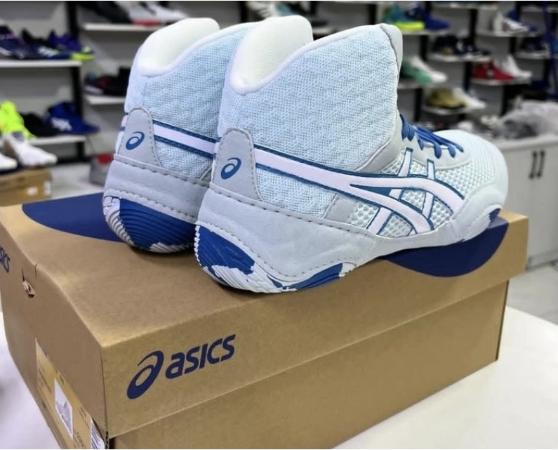 کتونی کشتی اسیکس مت بلیزر | سایز بندی 40 تا 45/فروش عمده و تک .asics matblazer wrestling shoes