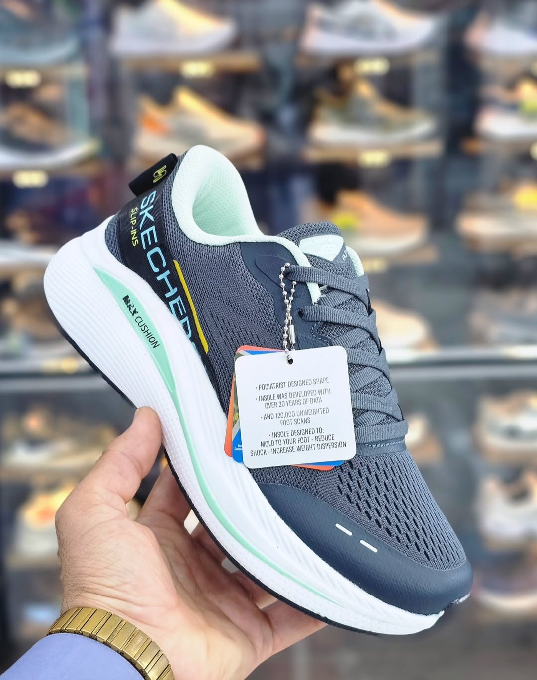 اسکیچرز نرم و سبک و راحت/Skechers Slip-ins Max Cushioning/ساخت ویتنام /سایز ۳۷تا۴۰/فروش بصورت عمده و تک