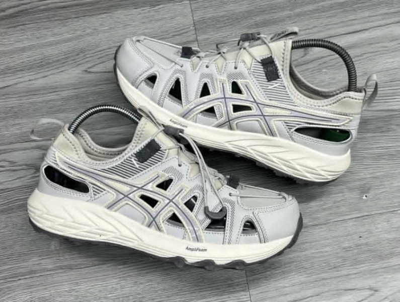 صندل اسیکس ژل سونوما اس ای/ساخت ویتنام/ سایز ۴۰تا ۴۵/ فروش بصورت عمده و تک . Asics gel_ sonoma se Vietnam