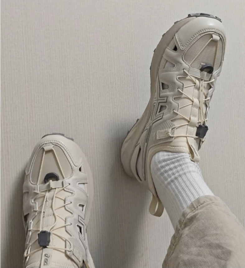 صندل اسیکس آب نوردی ژل سونوما اس ای/ وارداتی ساخت ویتنام/ سایز ۳۸تا۴۵/ فروش بصورت عمده و تک . Asics gel_ sonoma se Vietnam