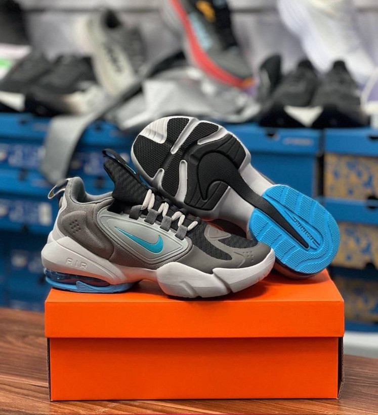 کتونی نایک ساواچ/ Nike air max alpha savage/ساخت ویتنام / سایز ۴۰ تا ۴۵/ فروش بصورت عمده و تک/ ضمانت کالا و تعویض سایز