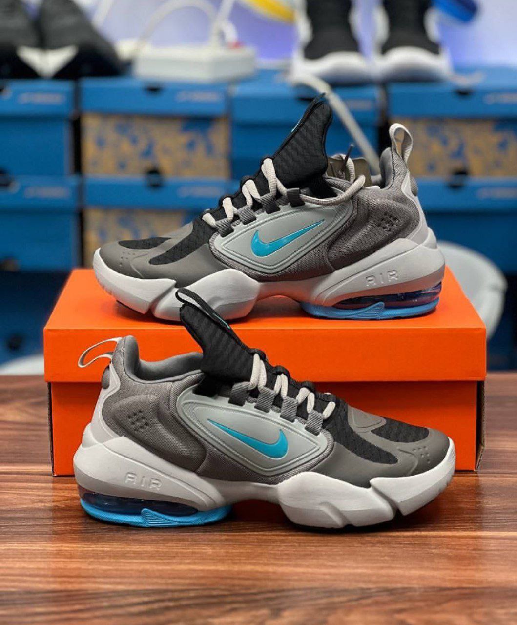 کفش نایک ساواچ Nike air max alpha savage. سایز ۴۰ تا ۴۵ تنوع در ۳ رنگ جذاب ، فروش بصورت عمده و تک