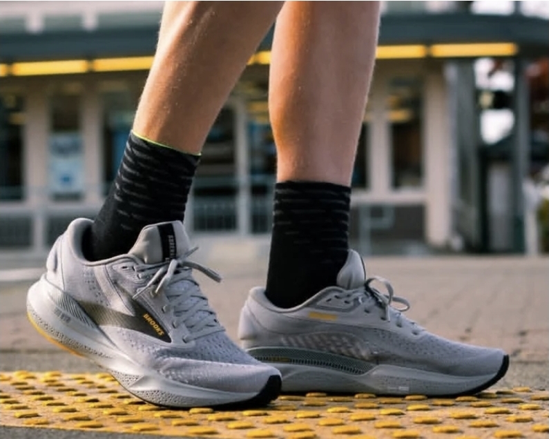 کتونی بروکس آدرنالین جی تی اس24/24 Brooks Adrenaline GTS/ساخت ویتنام/فروش عمده و تک /ضمانت کالا/