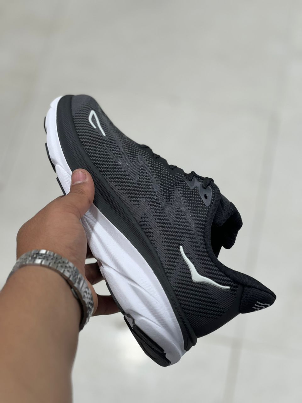 کتونی هوکا کلیفتون ۹Hoka Clifton ۹ ساخت ویتنام