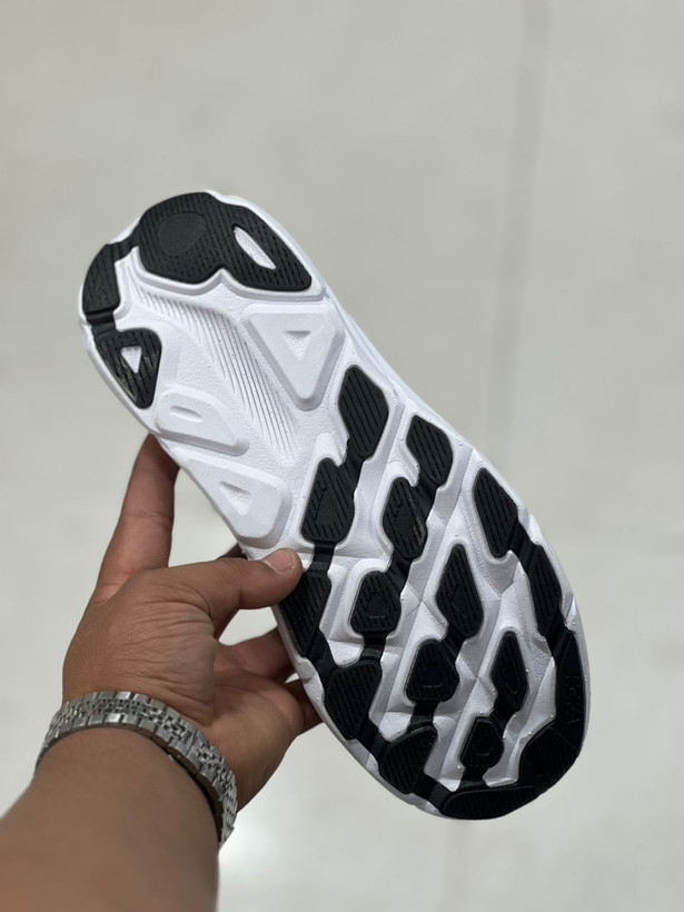 کتونی هوکا کلیفتون ۹Hoka Clifton 9. ویتنام وارداتی سایز ۴۰ تا ۴۵ hoka clifton 9