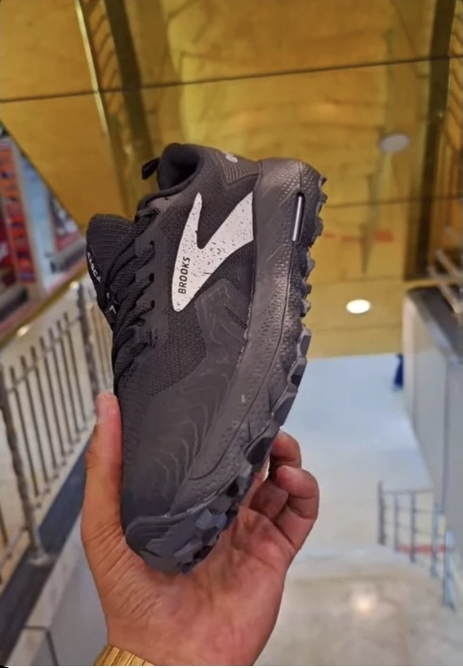 کتونی بروکس کاسکادیا 17/ Brooks Cascadia 17 /ساخت ویتنام/ سایز 40 ۴۱ ۴۲ ۴۳ ۴۴ ۴۵ فروش عمده و تک