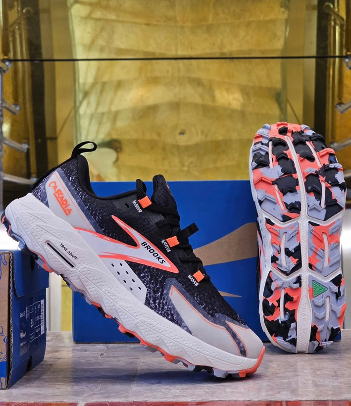 کتونی بروکس کاسکادیا 18/ Brooks Cascadia 18 /ساخت ویتنام/ سایز 40 تا 45 / فروش عمده و تک