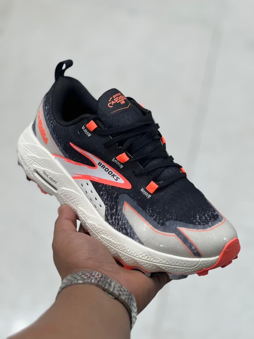 کتونی بروکس کاسکادیا 18/ Brooks Cascadia 18 /ساخت ویتنام/ سایز 40 تا 45 / فروش عمده و تک