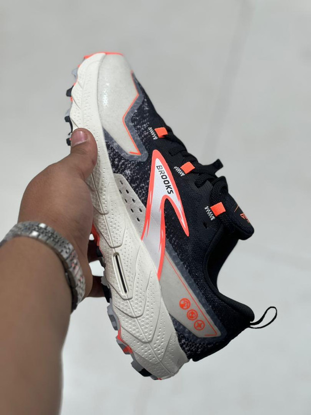 کتونی بروکس کاسکادیا 18/ Brooks Cascadia 18 /ساخت ویتنام/ سایز 40 تا 45 / فروش عمده و تک