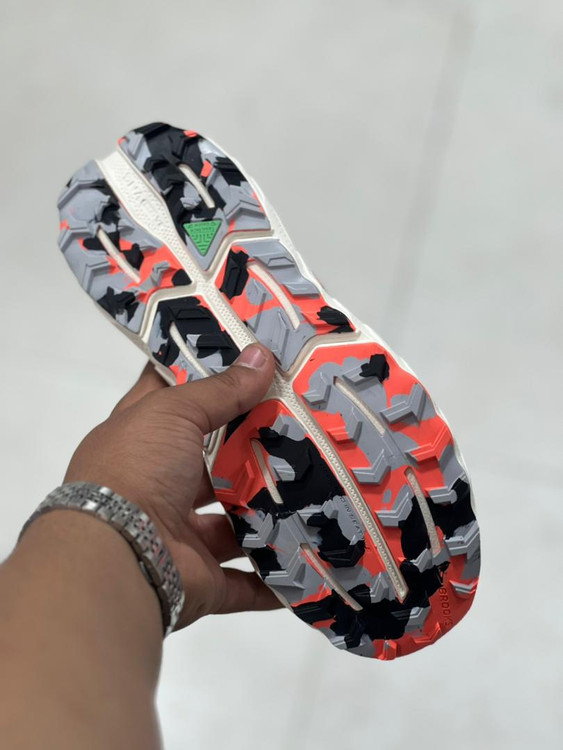 Brooks Cascadia 18 Vietnamبروکس کاسکادیا ۱۸