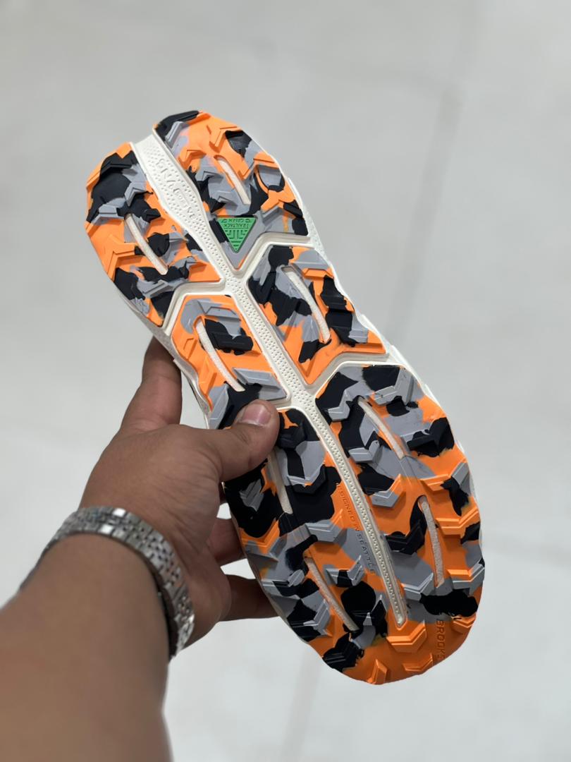 Brooks Cascadia 18 Vietnamبروکس کاسکادیا ۱۸