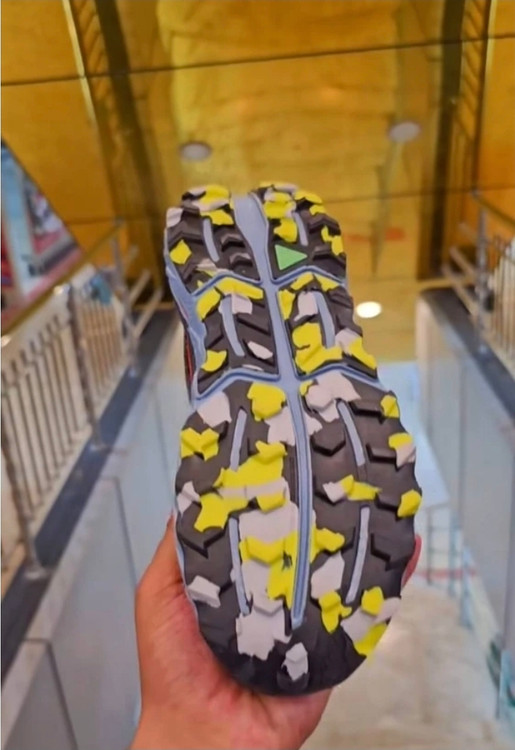 Brooks Cascadia 18 Vietnamبروکس کاسکادیا ۱۸