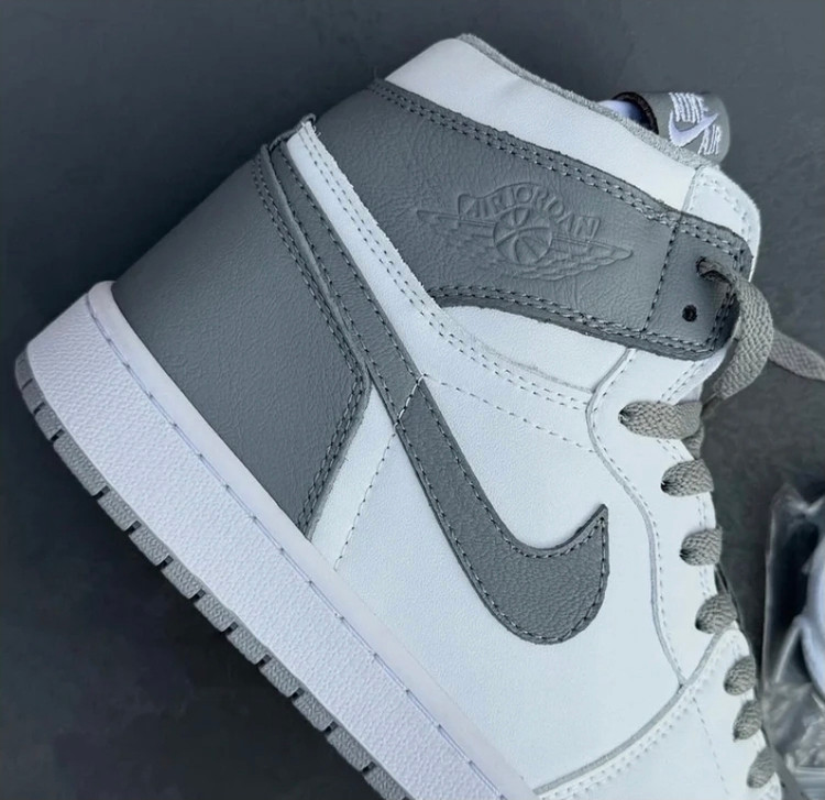 کتونی نایک ایر جردن وان/Nike air Jordan 1/ساخت ویتنام/سایز ۴۰الی ۴۵/فروش عمده و تک/