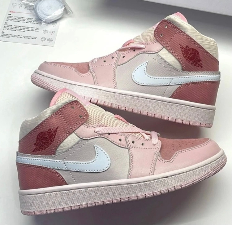 کتونی نایک ایر جردن وان/Nike air Jordan 1/ساخت ویتنام/سایز 37الی40/فروش عمده و تک/
