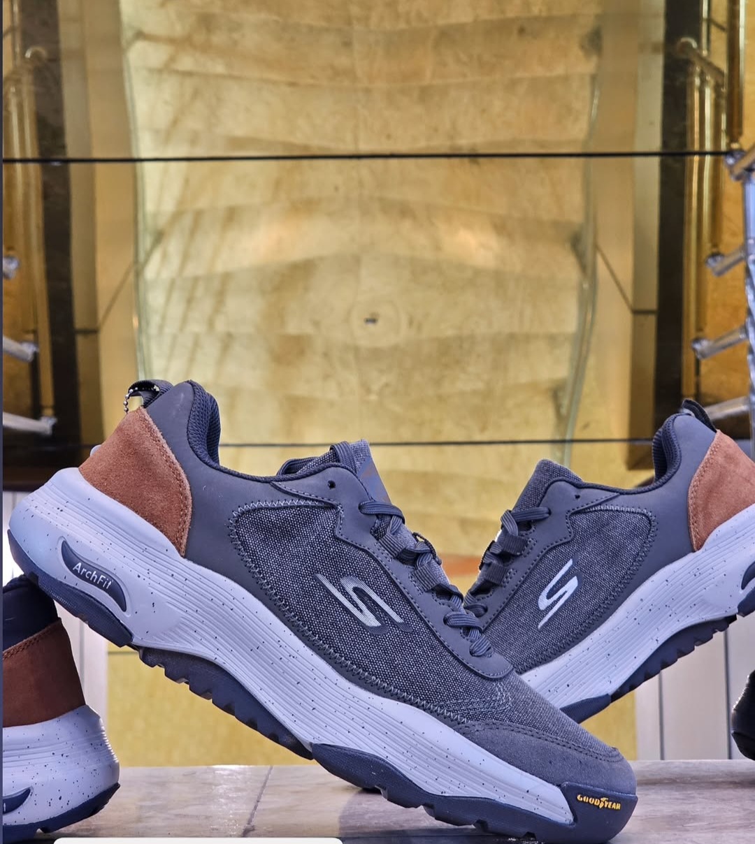 اسکیچرز آرچ فیت