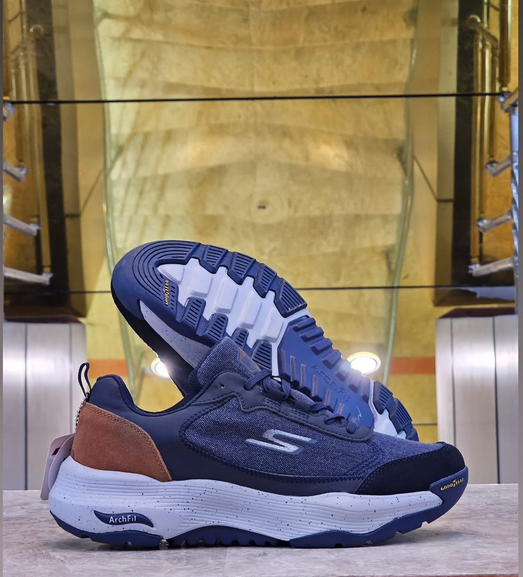 اسکیچرز آرچ فیت