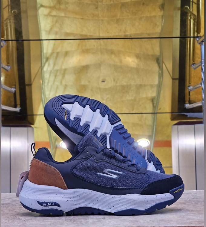 اسکیچرز آرچ فیت