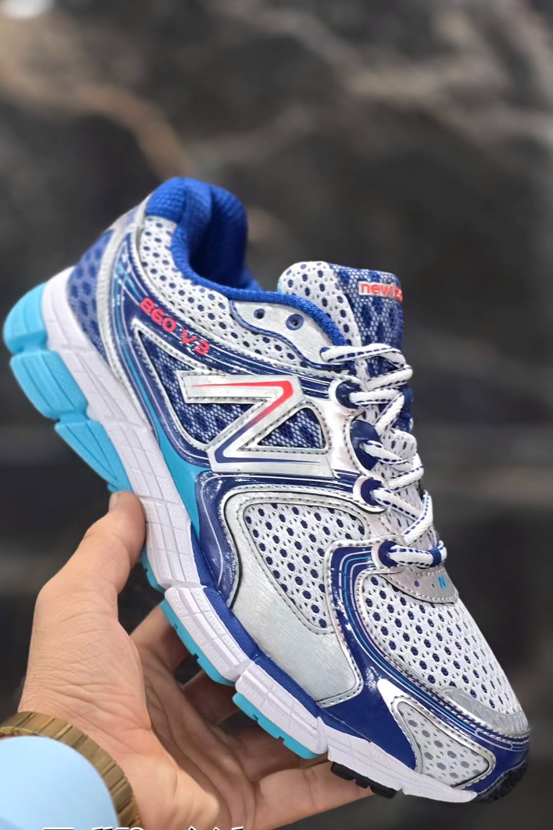 کتونی نیوبالانس ۸۶۰ New balance 860 v3 ساخت ویتنام .تور درشت لیبل امریکایی سایز ۴۰ تا ۴۵ . وارداتی . فروش بصورت عمده و تک . Newbalance 860 v3